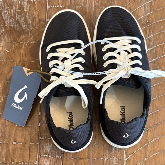 OluKai Pehuea Li Black and White Sand Canvas Sneakers NWT, Women’s 7 - Picture 2 of 7